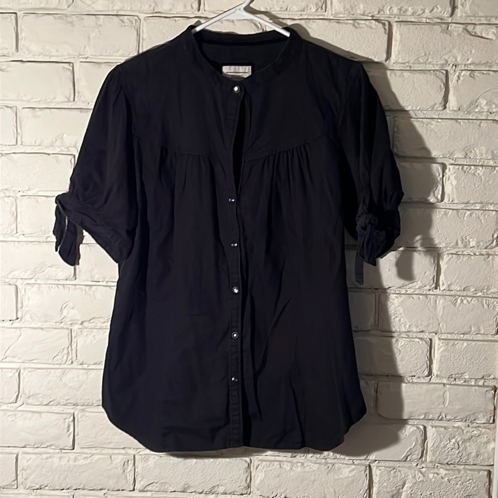 Old Navy Black snap button Short sleeve shirt.